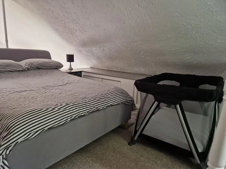 Cosy Cottage In Christchurch, 1 Double & 2 Singles With Private Garden & Parking Christchurch (Dorset)