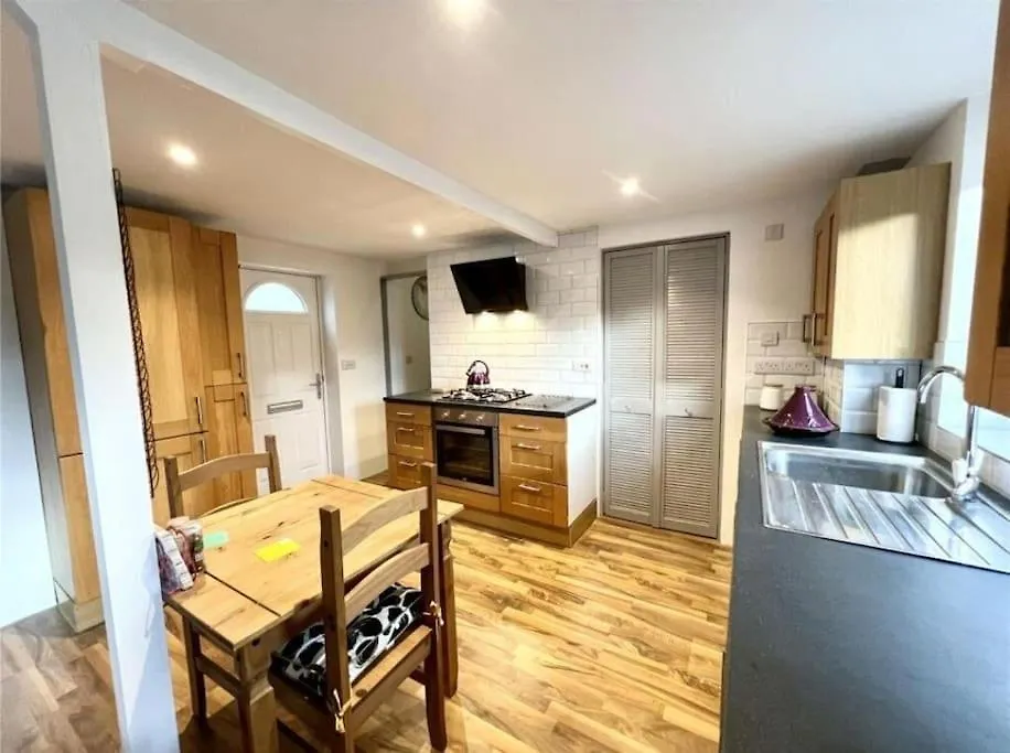 Apartment Cosy Cottage In Christchurch, 1 Double & 2 Singles With Private Garden & Parking United Kingdom