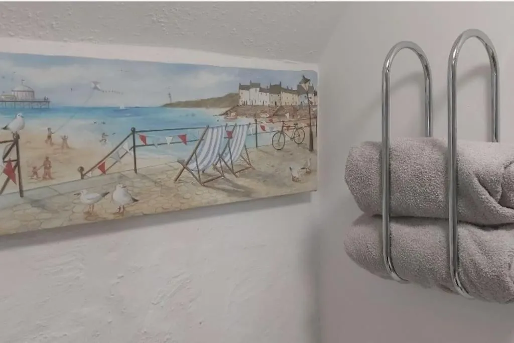 Apartment Cosy Cottage In Christchurch, 1 Double & 2 Singles With Private Garden & Parking